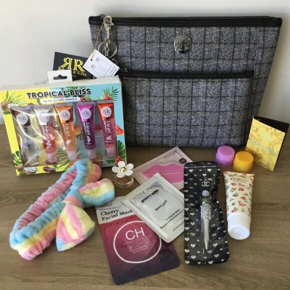 Rebecca & Rifka Plaid Travel Toiletry Bag, Beauty Products Included & Bag Charm - Picture 1 of 4